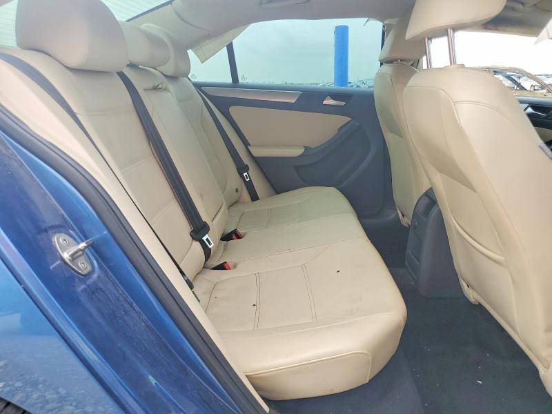 61318256 :رقم المزاد ، 3VWDB7AJ0JM259319 vin ، 2018 Volkswagen Jetta مزاد بيع