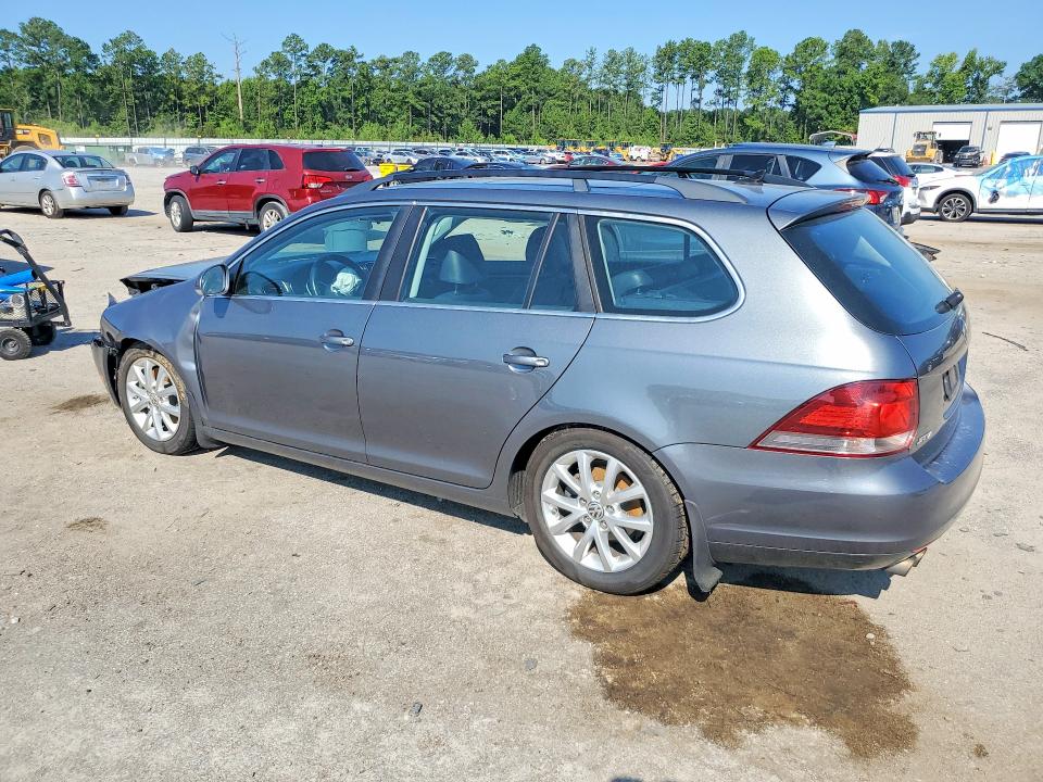 61001236 :رقم المزاد ، 3VWTL7AJ2AM660850 vin ، 2010 Volkswagen Jetta مزاد بيع