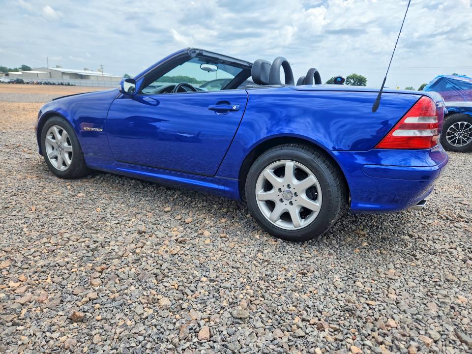 60655216 :رقم المزاد ، WDBKK49F23F273183 vin ، 2003 Mercedes-benz Slk مزاد بيع