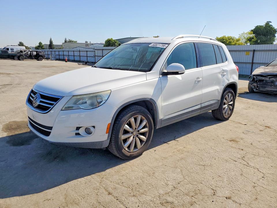 Auction sale of the 2011 Volkswagen Tiguan, vin: WVGAV7AXXBW502181, lot number: 60821756
