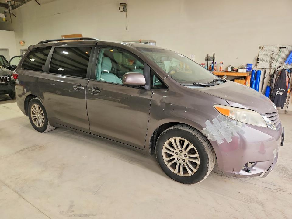61248686 :رقم المزاد ، 5TDYK3DC2FS546730 vin ، 2015 Toyota Sienna مزاد بيع