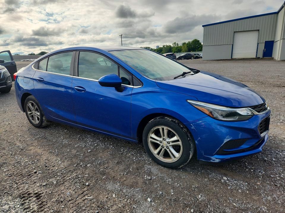 61979156 :رقم المزاد ، 1G1BE5SM2J7194748 vin ، 2018 Chevrolet Cruze مزاد بيع