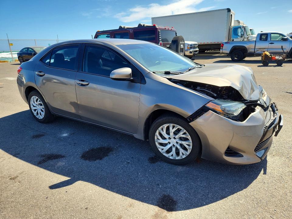 60892866 :رقم المزاد ، 5YFBURHE7JP771645 vin ، 2018 Toyota Corolla مزاد بيع