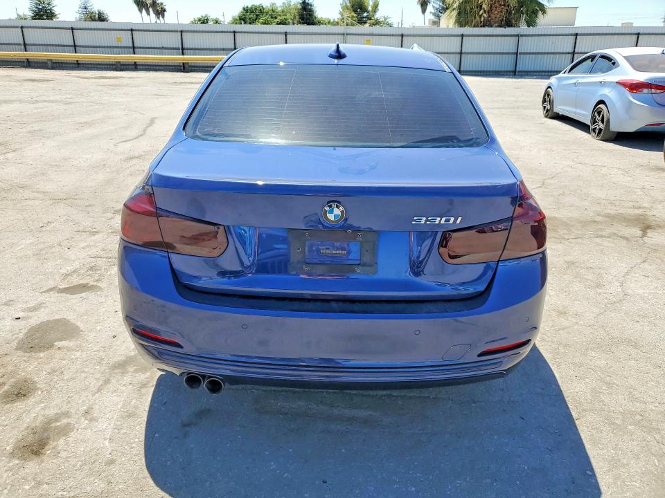 61615896 :رقم المزاد ، WBA8B9G53JNU58359 vin ، 2018 Bmw 330 مزاد بيع