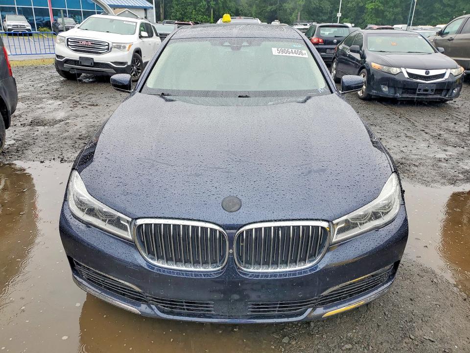 59064406 :رقم المزاد ، WBA7F2C58JG423821 vin ، 2018 Bmw 750 مزاد بيع