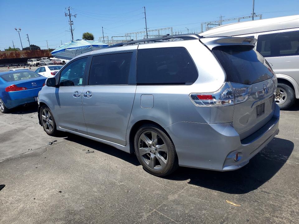 60241636 :رقم المزاد ، 5TDXZ3DC9HS852804 vin ، 2017 Toyota Sienna مزاد بيع