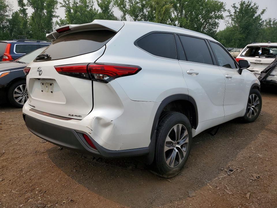 2022 Toyota Highlander მანქანა იყიდება აუქციონზე, vin: 5TDGZRBH4NS221536, აუქციონის ნომერი: 60814656
