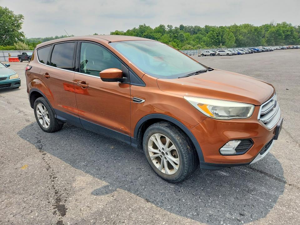61243136 :رقم المزاد ، 1FMCU9GD2HUD91831 vin ، 2017 Ford Escape مزاد بيع