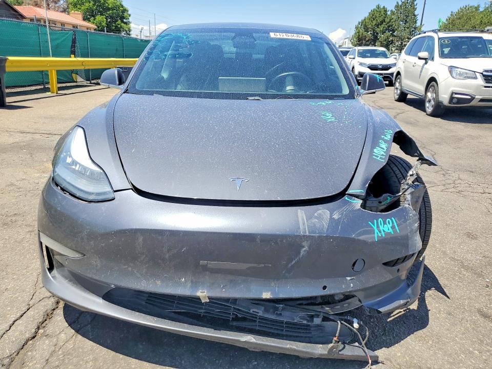 61200686 :رقم المزاد ، 5YJ3E1EB0JF066081 vin ، 2018 Tesla Model 3 مزاد بيع