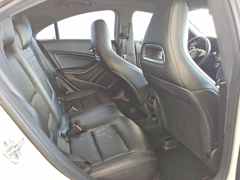 56980776 :رقم المزاد ، WDDSJ4EB2JN590526 vin ، 2018 Mercedes-benz Cla مزاد بيع
