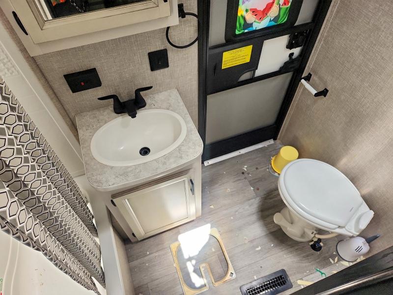 59608076 :رقم المزاد ، 1UJBJ0BT0N1TR0869 vin ، 2022 Jay Rv Trailer مزاد بيع