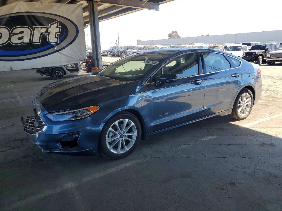 59907946 :رقم المزاد ، 3FA6P0MU9KR135666 vin ، 2019 Ford Fusion مزاد بيع