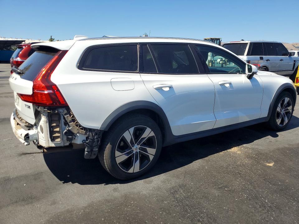 Продаж на аукціоні авто 2020 Volvo V60 Cross Country, vin: YV4102WK4L1043972, номер лоту: 61750856