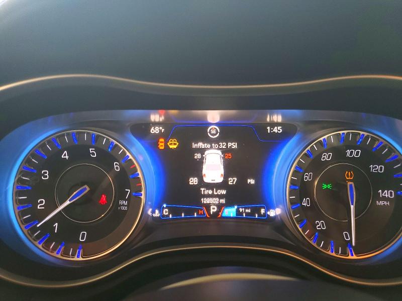 62247426 :رقم المزاد ، 2C3CCAAG8FH735887 vin ، 2015 Chrysler 300 مزاد بيع
