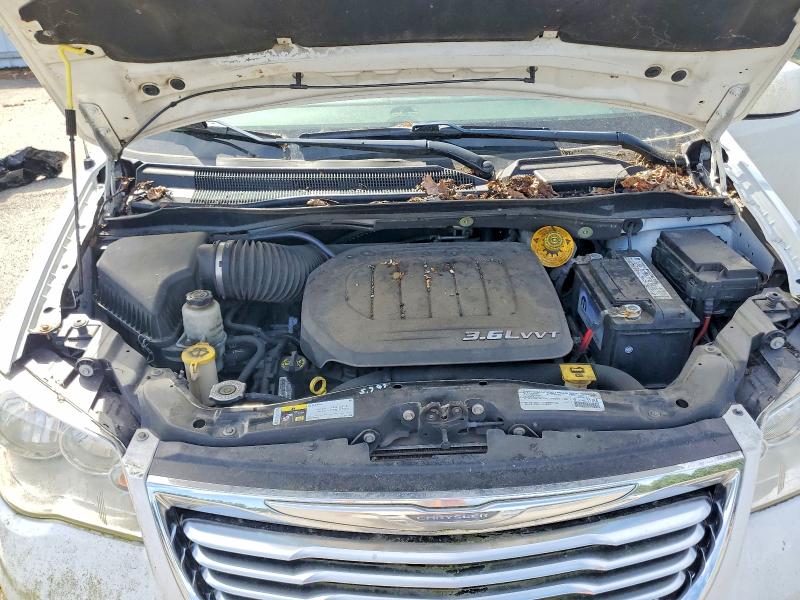 2015 Chrysler Town & Country მანქანა იყიდება აუქციონზე, vin: 2C4RC1BG7FR545528, აუქციონის ნომერი: 63353346