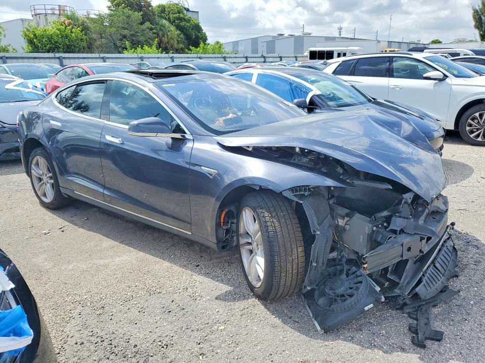 60761266 :رقم المزاد ، 5YJSA1E29GF129632 vin ، 2016 Tesla Model S مزاد بيع