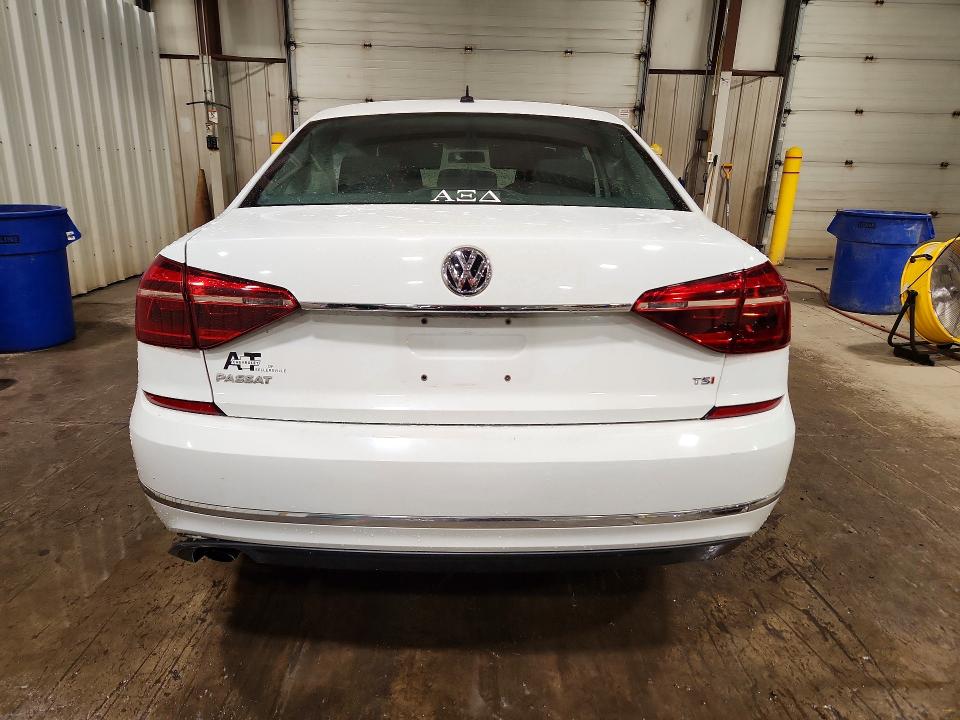2017 Volkswagen Passat მანქანა იყიდება აუქციონზე, vin: 1VWAT7A37HC007399, აუქციონის ნომერი: 62508526