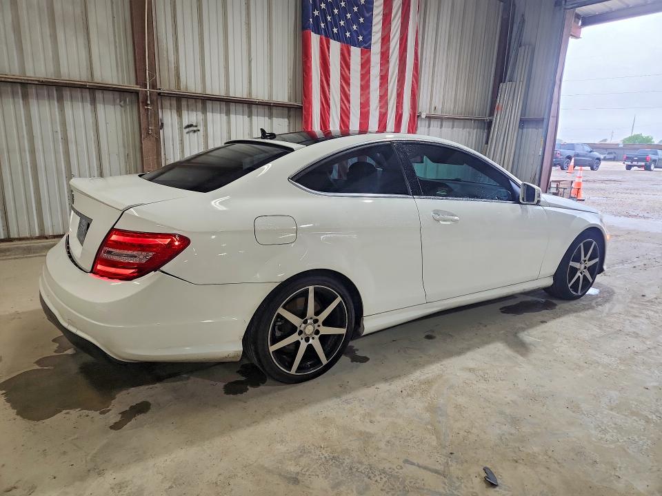 Продажа на аукционе авто 2015 Mercedes-benz C, vin: WDDGJ4HB8FG369249, номер лота: 60670356