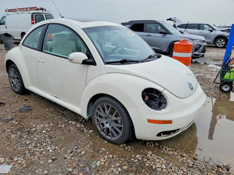 60814946 :رقم المزاد ، 3VWFG31C98M510692 vin ، 2008 Volkswagen New Beetle مزاد بيع