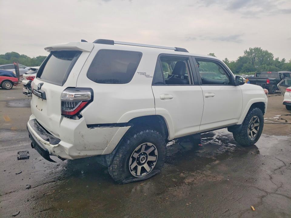 2018 Toyota 4runner მანქანა იყიდება აუქციონზე, vin: JTEBU5JR6J5497255, აუქციონის ნომერი: 61723506