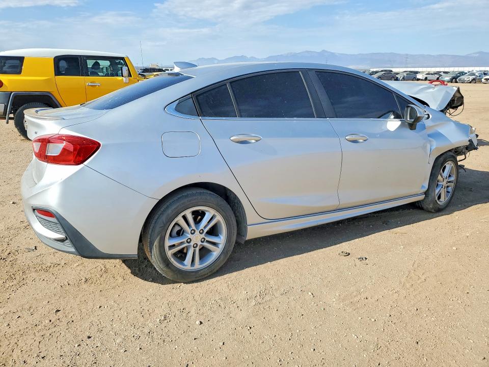Продаж на аукціоні авто 2018 Chevrolet Cruze, vin: 1G1BE5SM4J7248387, номер лоту: 61537056