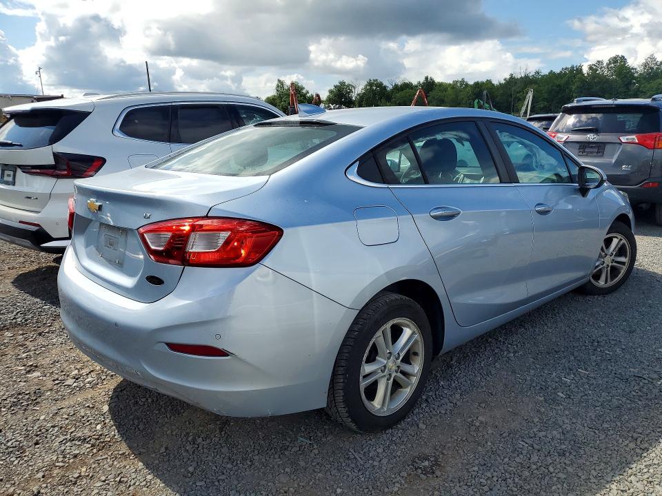 63227646 :رقم المزاد ، 1G1BE5SM4H7128888 vin ، 2017 Chevrolet Cruze مزاد بيع