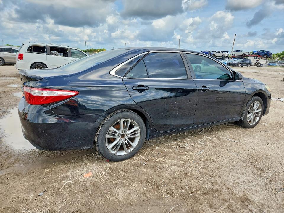 63391996 :رقم المزاد ، 4T1BF1FK9FU082006 vin ، 2015 Toyota Camry مزاد بيع