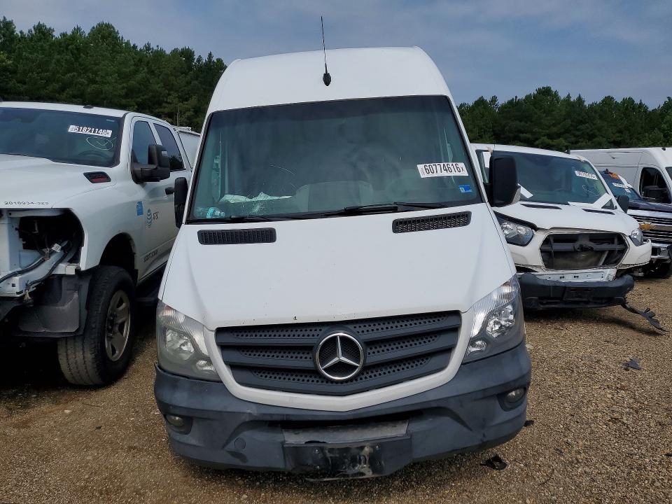 60774616 :رقم المزاد ، WD3PE7CD6HP386976 vin ، 2017 Mercedes-benz Sprinter مزاد بيع