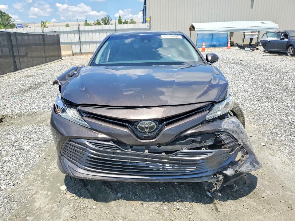 60939896 :رقم المزاد ، 4T1B11HK2KU159949 vin ، 2019 Toyota Camry مزاد بيع