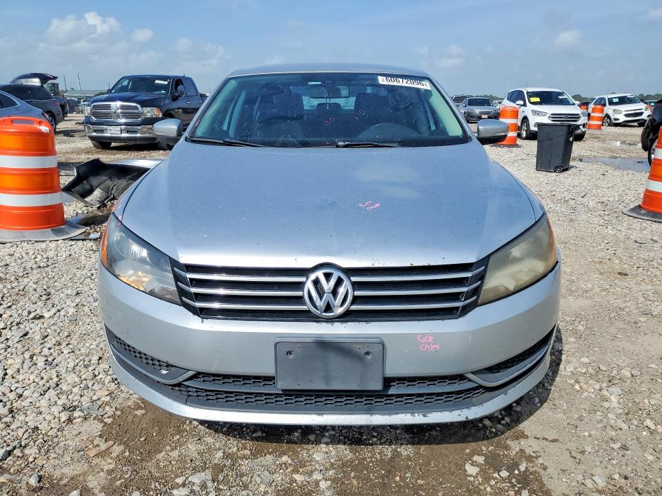 60672096 :رقم المزاد ، 1VWAT7A37FC056700 vin ، 2015 Volkswagen Passat مزاد بيع