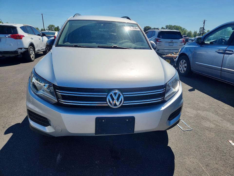 62689356 :رقم المزاد ، WVGBV7AX2HK051719 vin ، 2017 Volkswagen Tiguan مزاد بيع