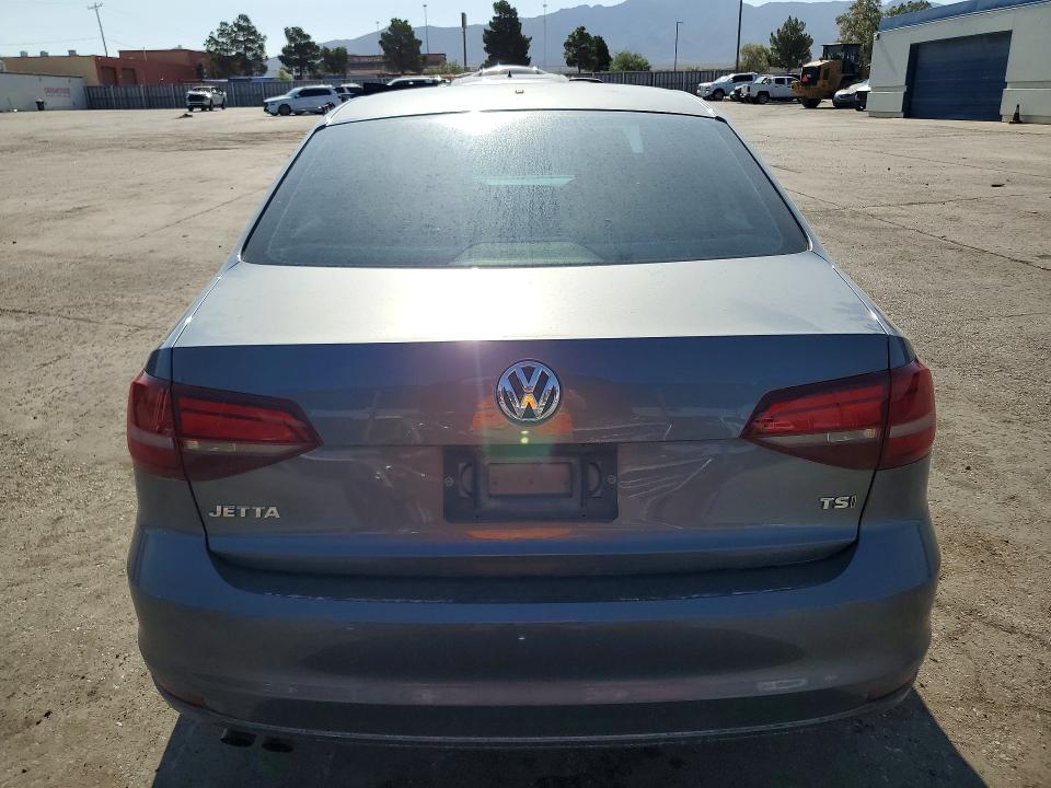 61553506 :رقم المزاد ، 3VW2B7AJ8HM404852 vin ، 2017 Volkswagen Jetta مزاد بيع