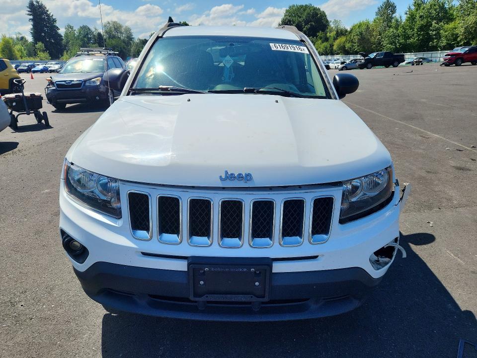 61691916 :رقم المزاد ، 1C4NJDBB9HD106332 vin ، 2017 Jeep Compass مزاد بيع