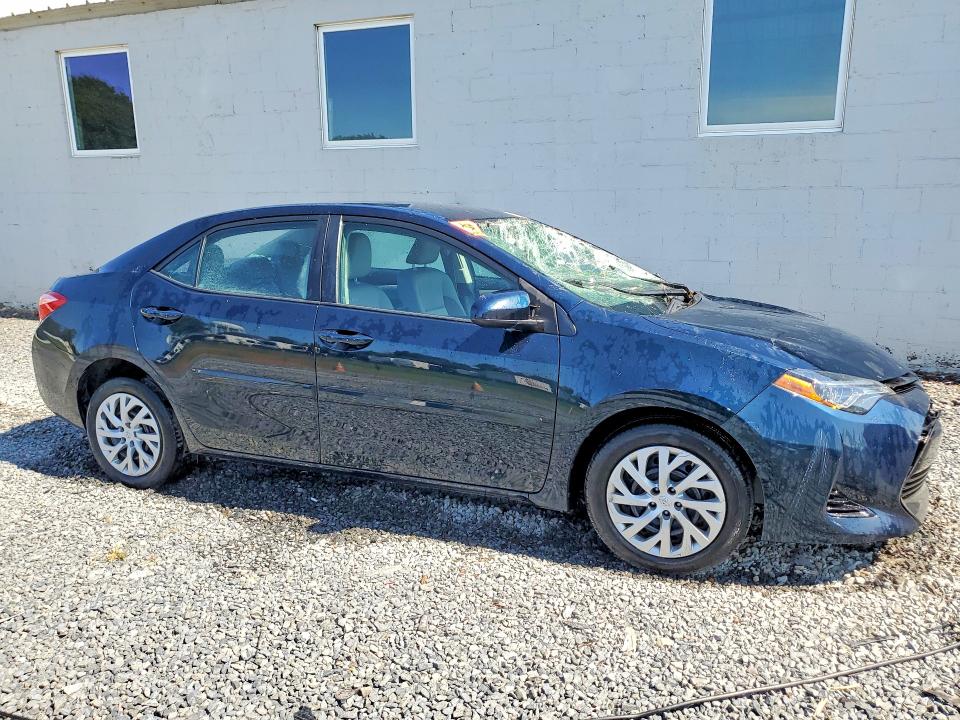 61913156 :رقم المزاد ، 2T1BURHE5JC059800 vin ، 2018 Toyota Corolla مزاد بيع
