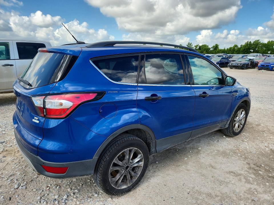 60204336 :رقم المزاد ، 1FMCU0GD2HUE05786 vin ، 2017 Ford Escape مزاد بيع