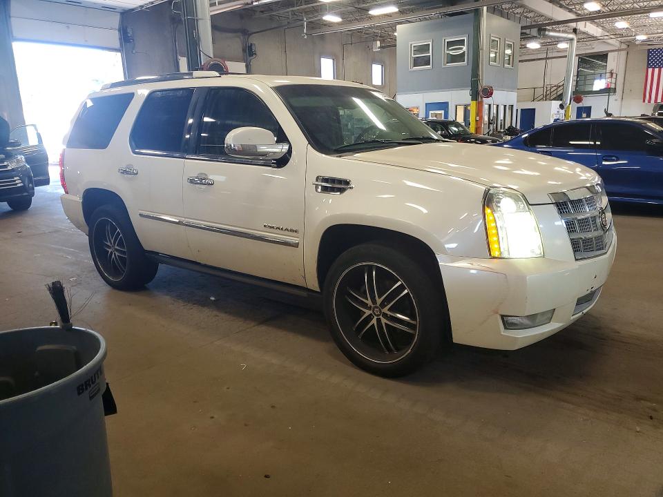 2011 Cadillac Escalade მანქანა იყიდება აუქციონზე, vin: 1GYS4DEF5BR378339, აუქციონის ნომერი: 61244306