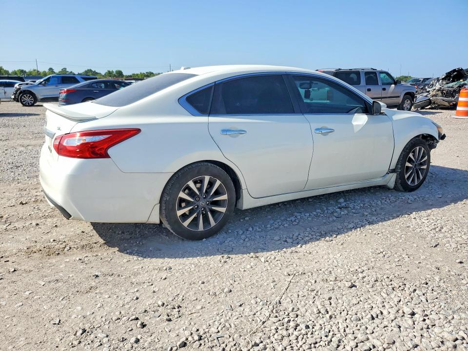 Продажа на аукционе авто 2017 Nissan Altima, vin: 1N4AL3APXHC122356, номер лота: 61925136