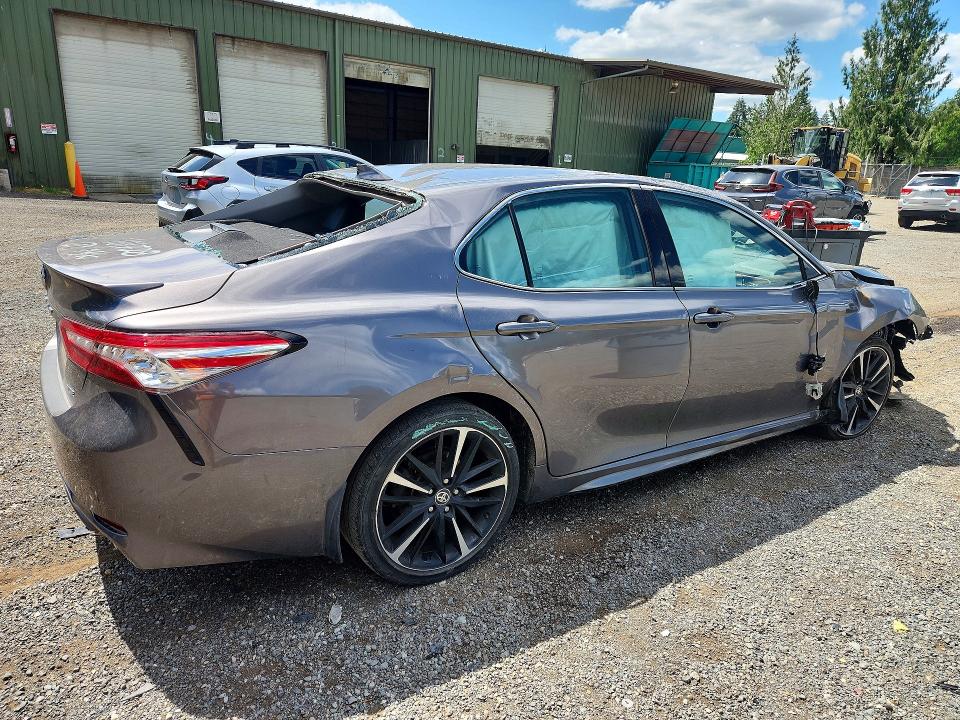 55732186 :رقم المزاد ، 4T1K61AK1LU390578 vin ، 2020 Toyota Camry مزاد بيع