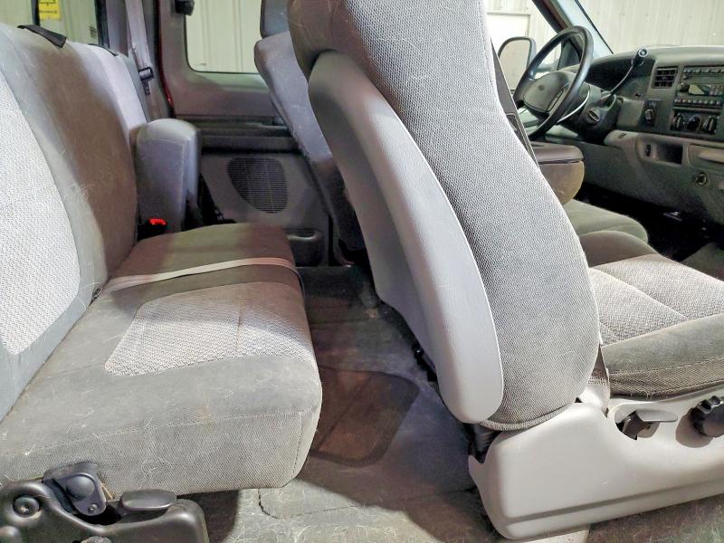 61750696 :رقم المزاد ، 1FTNX21F32ED05725 vin ، 2002 Ford F250 مزاد بيع