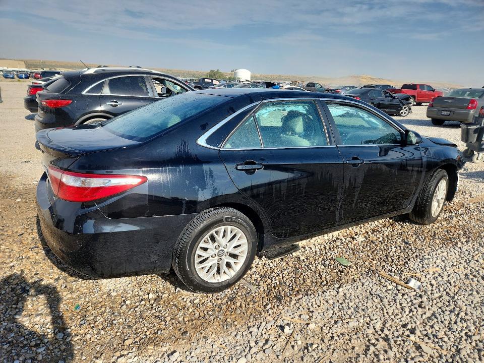60615306 :رقم المزاد ، 4T1BF1FK6HU351808 vin ، 2017 Toyota Camry مزاد بيع