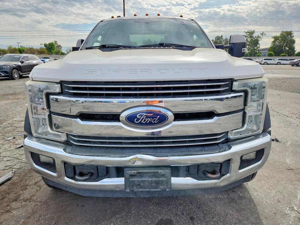 61532876 :رقم المزاد ، 1FD0X5GT3HEC97901 vin ، 2017 Ford F550 مزاد بيع