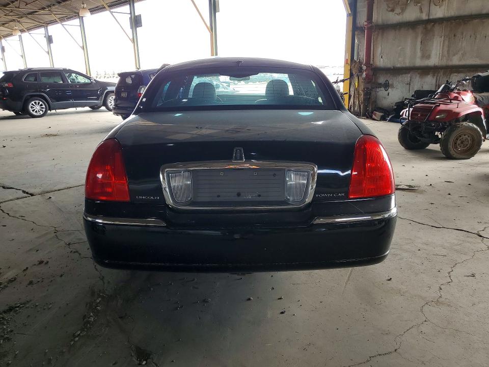 62626196 :رقم المزاد ، 2LNHM82V09X610697 vin ، 2009 Lincoln Town Car مزاد بيع