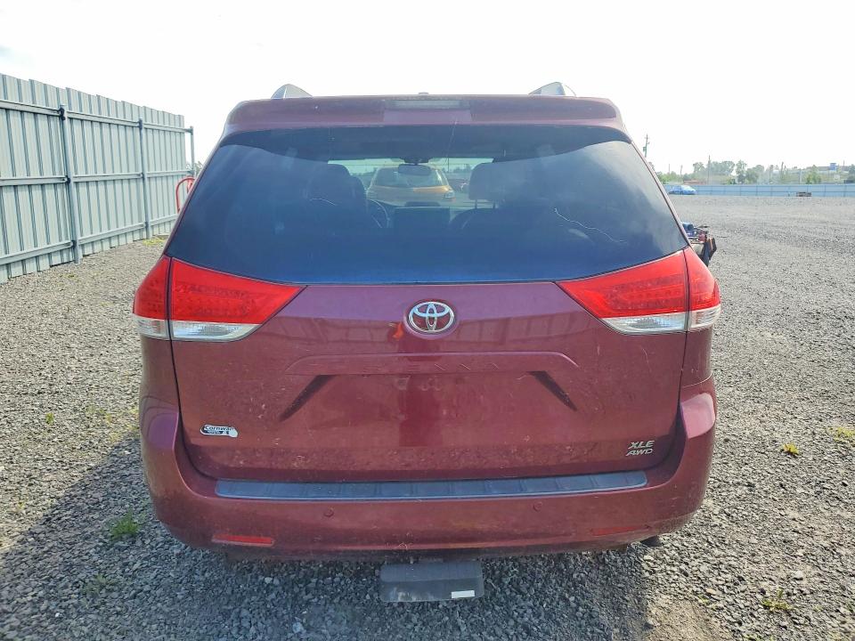 2014 Toyota Sienna მანქანა იყიდება აუქციონზე, vin: 5TDDK3DC7ES075347, აუქციონის ნომერი: 61382536