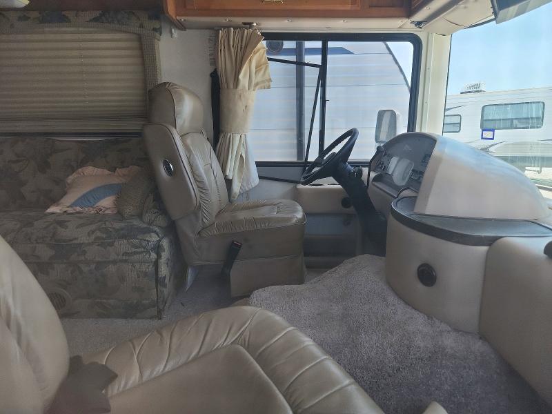 61898036 :رقم المزاد ، 5B4LP37J5Y3316521 vin ، 2000 Workhorse Custom Chassis Motorhome Chassis مزاد بيع