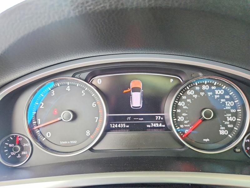 2011 Volkswagen Touareg მანქანა იყიდება აუქციონზე, vin: WVGFF9BP7BD000608, აუქციონის ნომერი: 61214136