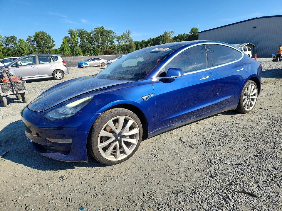 63503926 :رقم المزاد ، 5YJ3E1EB1JF133867 vin ، 2018 Tesla Model 3 مزاد بيع