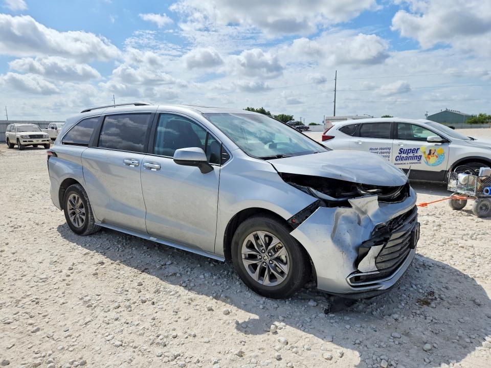 60609756 :رقم المزاد ، 5TDYRKECXRS181593 vin ، 2024 Toyota Sienna مزاد بيع
