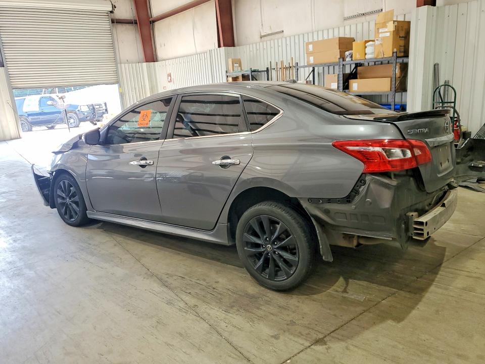 61813366 :رقم المزاد ، 3N1AB7AP5HY281557 vin ، 2017 Nissan Sentra مزاد بيع