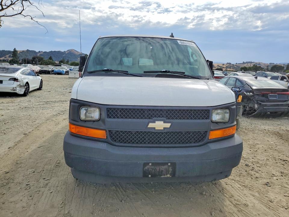 60633556 :رقم المزاد ، 1GCWGBFG5H1186761 vin ، 2017 Chevrolet Express G2500 مزاد بيع