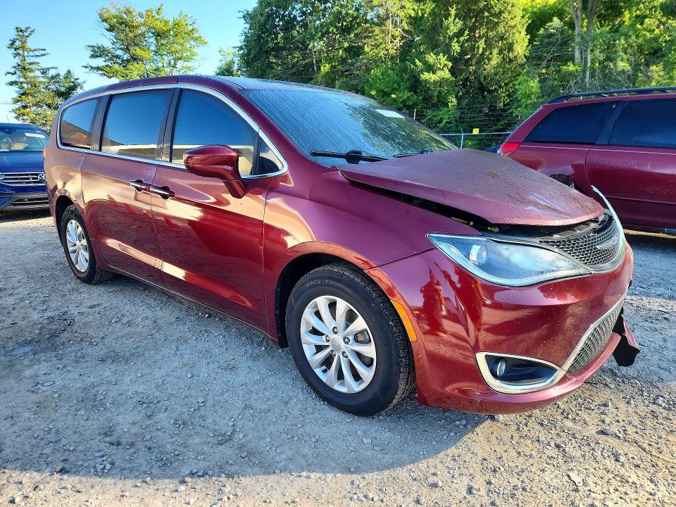 Продажа на аукционе авто 2018 Chrysler Pacifica, vin: 2C4RC1FG0JR117884, номер лота: 62927346
